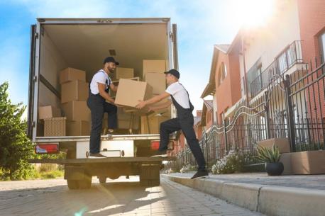 Umzugshelfer bei der Arbeit